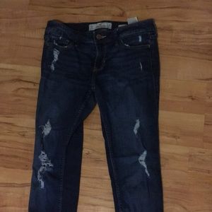Brand new size 3s dark ripped jeans from hollister